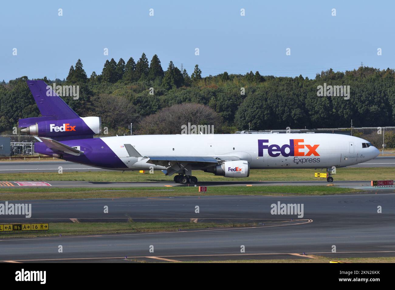 Prefettura di Chiba, Giappone - 29 ottobre 2021: FedEx McDonnell Douglas MD-11F (N585FE) cargo. Foto Stock