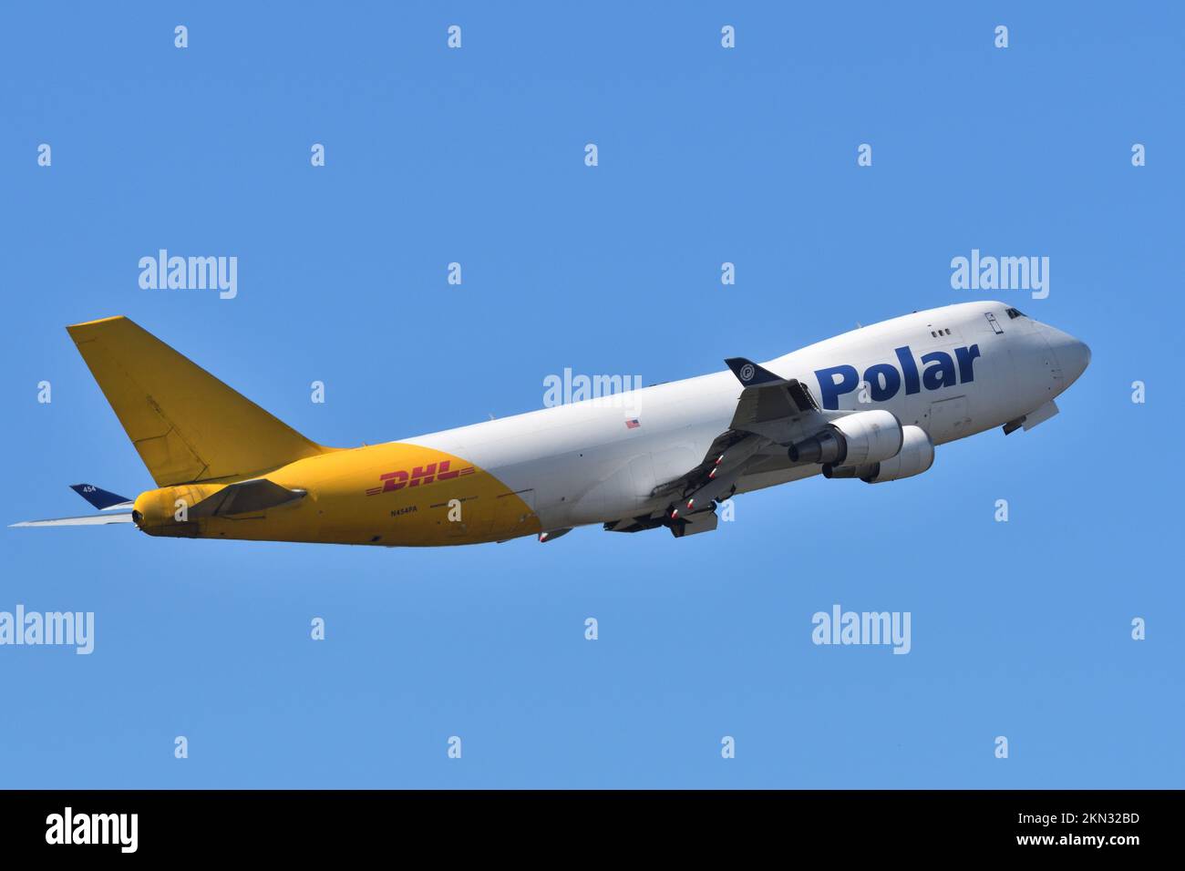 Prefettura di Chiba, Giappone - 29 ottobre 2021: DHL Boeing B747-400F (N454PA) cargo. Foto Stock