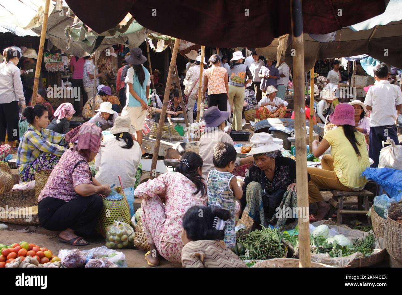Mercato, mercato Dom Dek, Provincia di Siem Reap, Cambogia Foto Stock