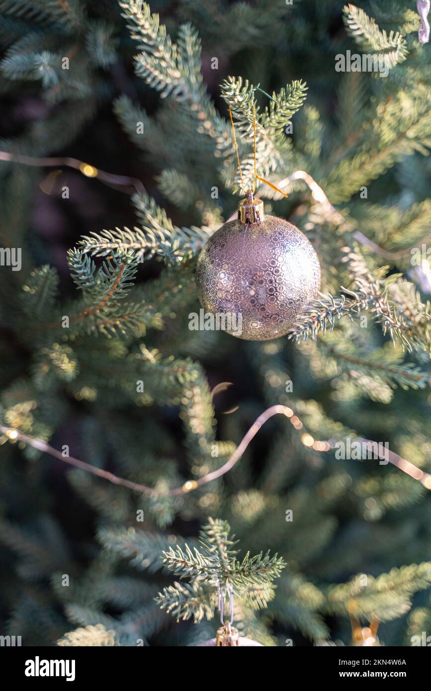 Regali e doni sotto albero di Natale, vacanze inverno Concept Foto Stock