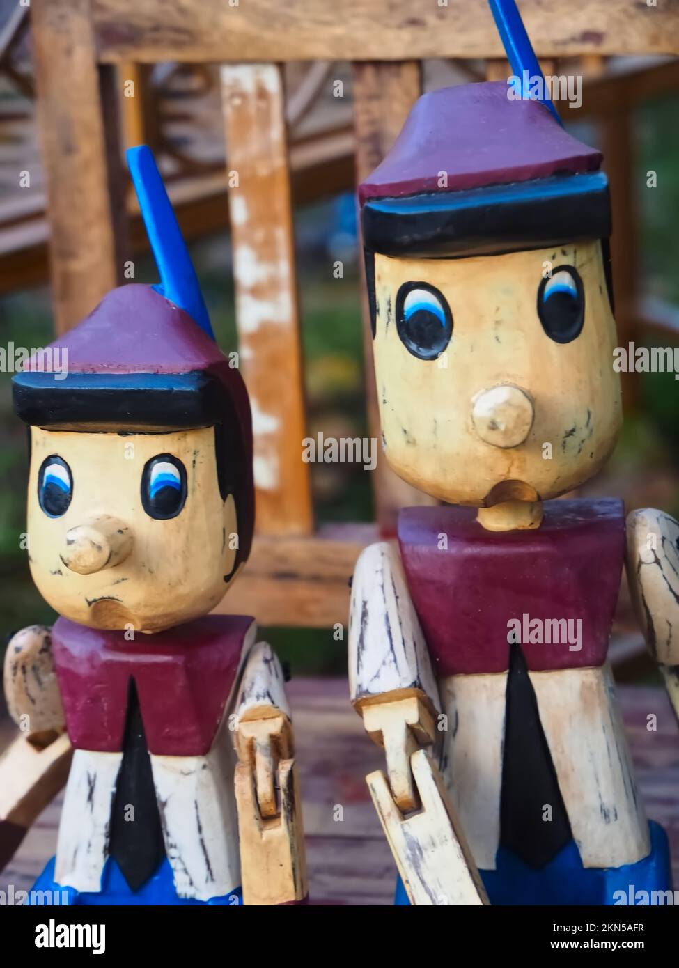 Simpatico pupazzo di pinocchio in legno Foto Stock