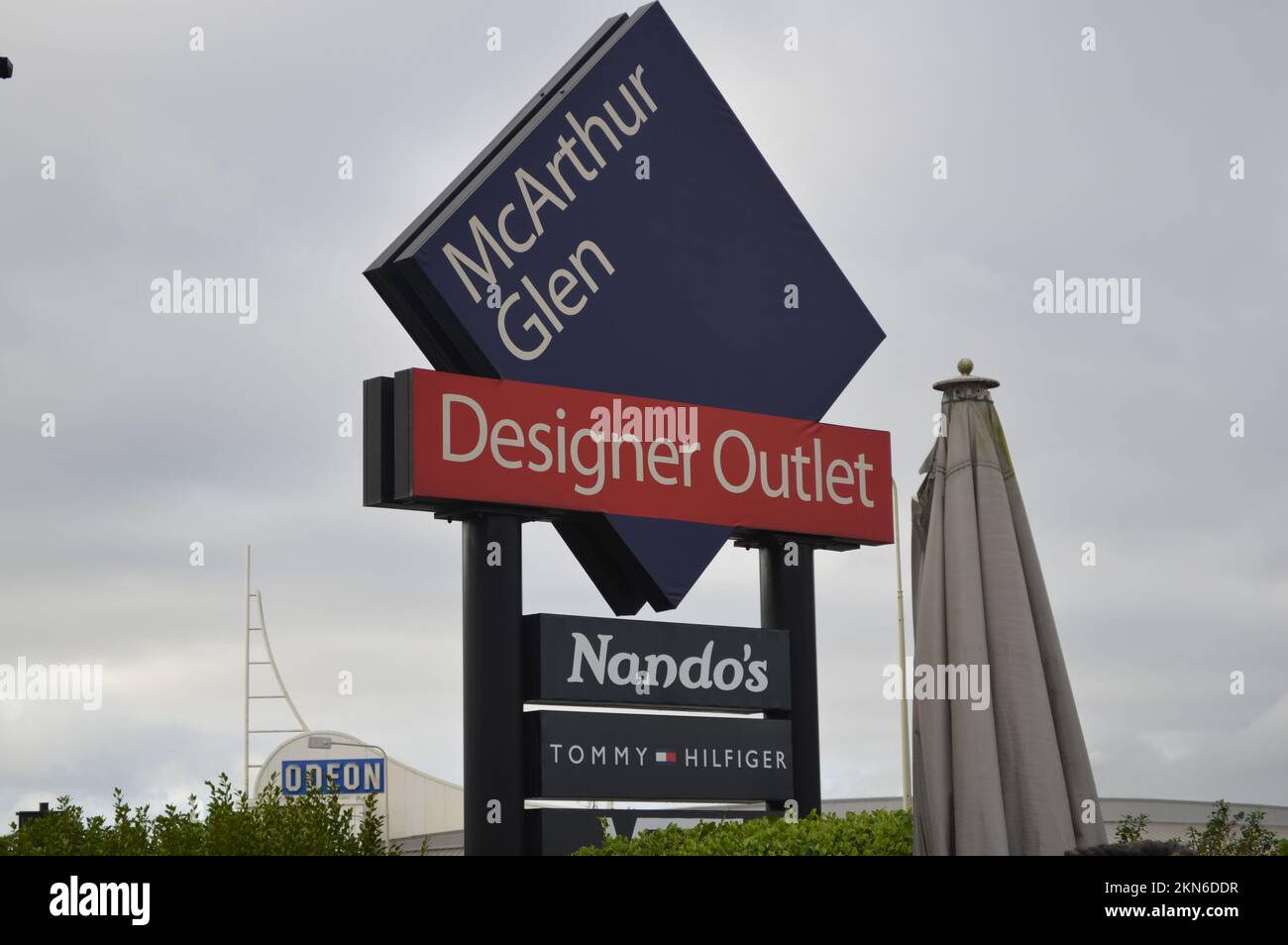 McArthur Glen Designer Outlet Sign. Bridgend, Galles, Regno Unito. 20th novembre 2022. Foto Stock