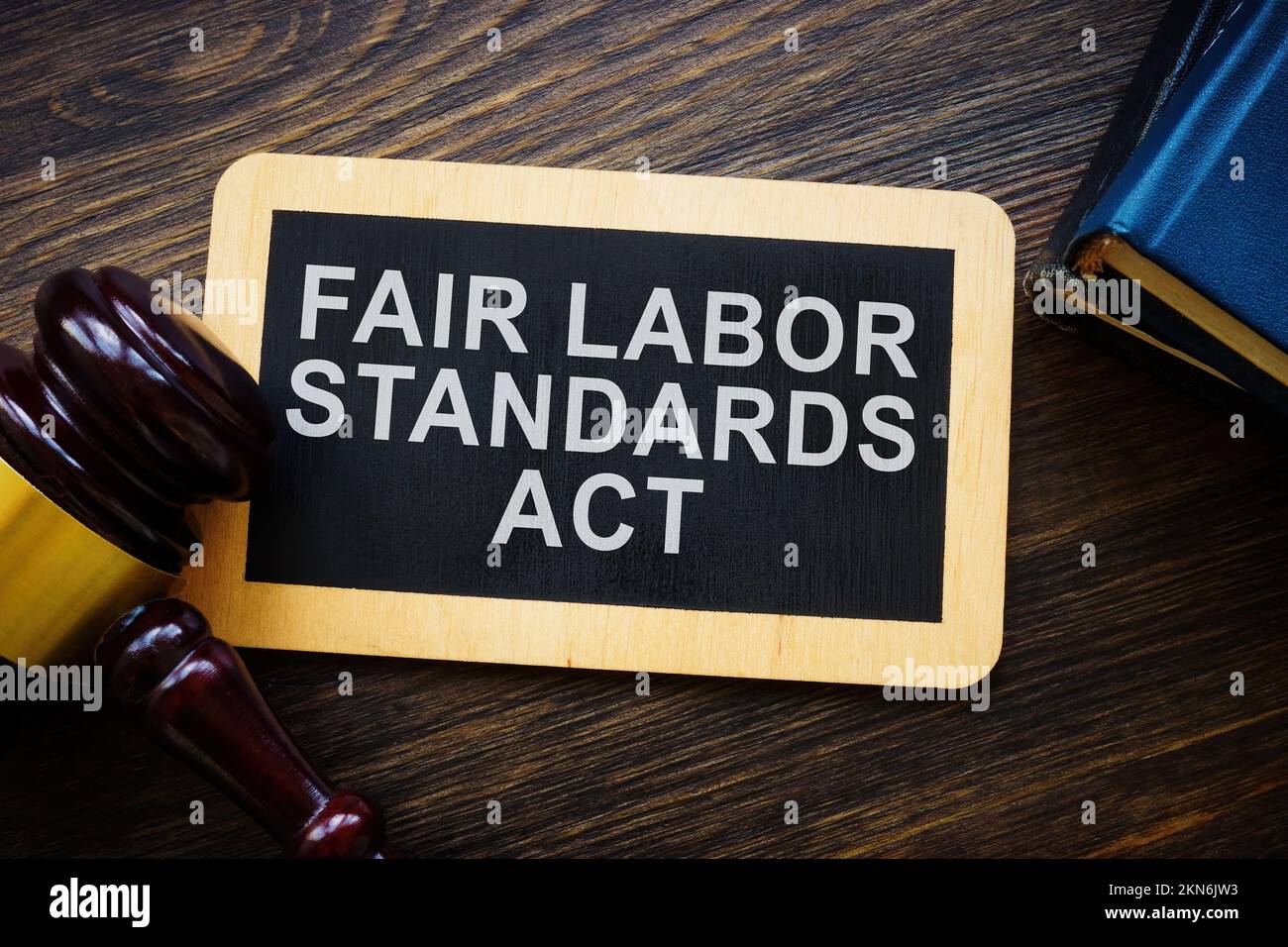Targa con parole Fair labor standards Act FLSA e Gavel. Foto Stock