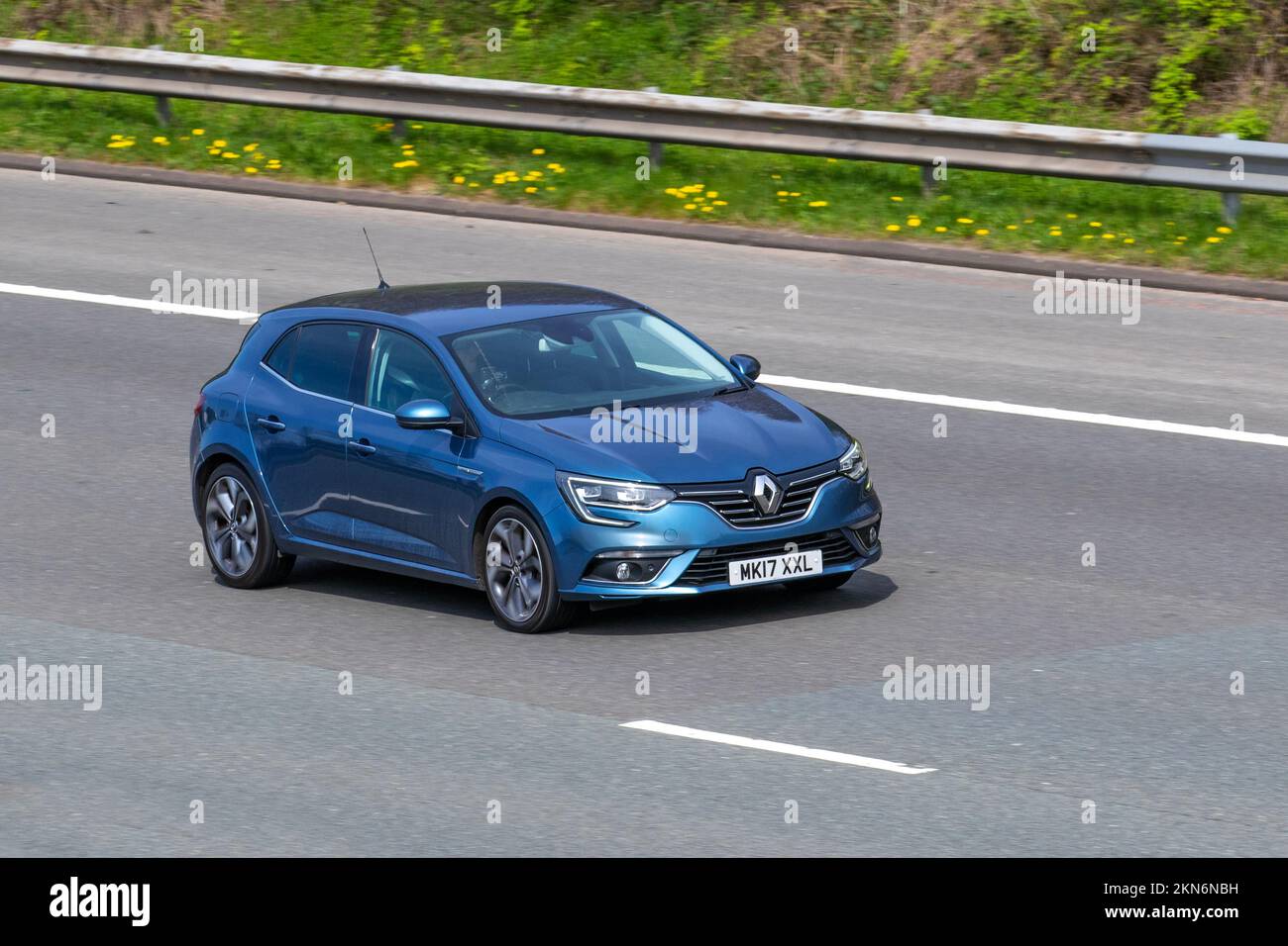 2017 Blue RENAULT MEGANE SCENIC SIGNATURE NAV DCI manuale a 1461cc 6 marce; viaggiando sull'autostrada M6, Regno Unito Foto Stock