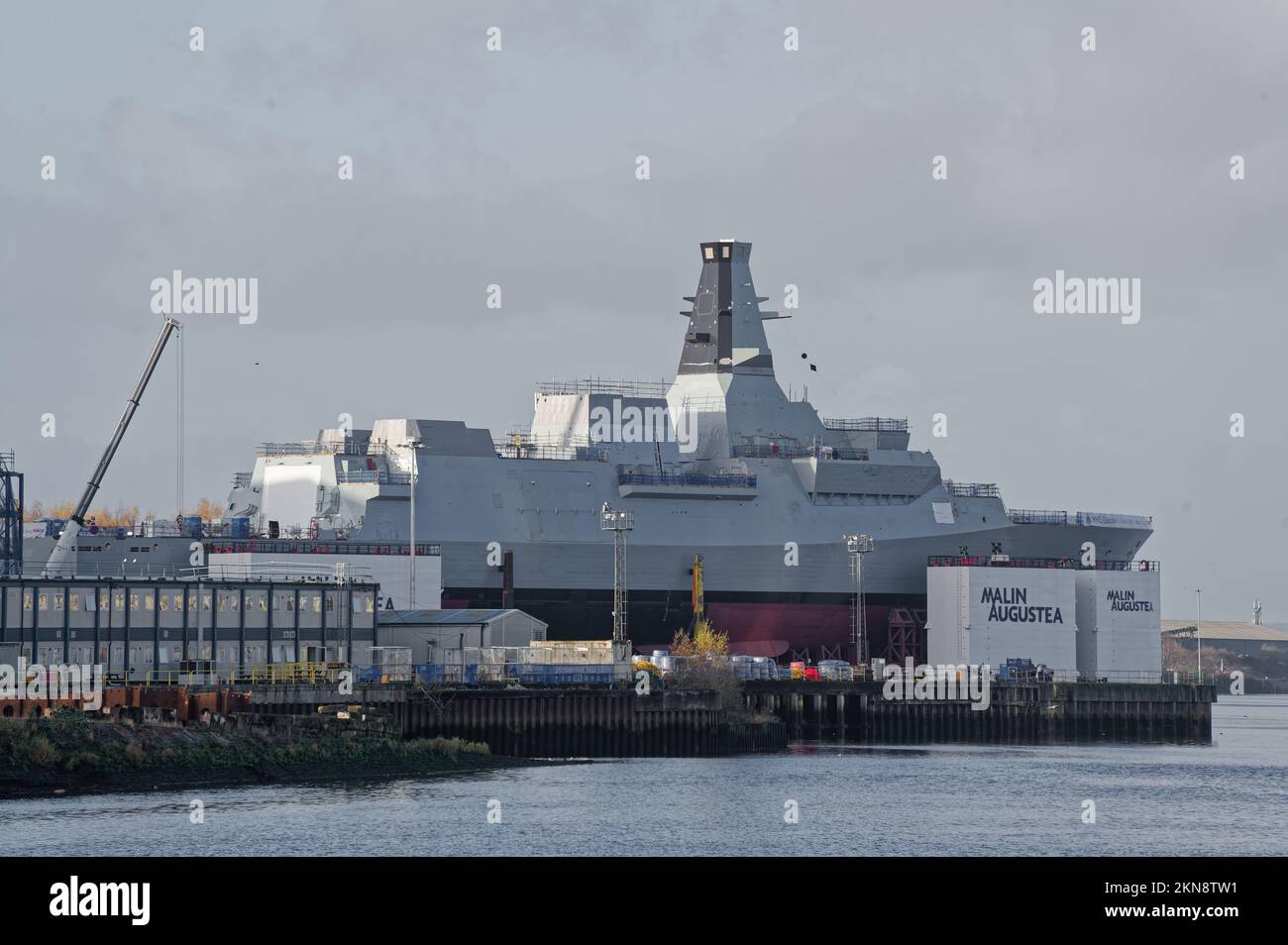 Costruzione della fregata della nave da guerra in corso a BAE Systems sul fiume Clyde Foto Stock