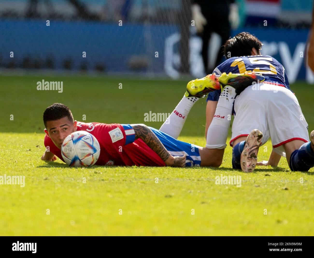 AL-RAYYAN, AR - 27.11.2022: GIAPPONE vs COSTA RICA - Partito Giapponese vs Costa Rica, partita corrispondente al gruppo e, valida per la prima tappa di gruppo della Coppa del mondo FIFA 2022, tenutasi allo stadio Ahmad Bin Ali, Qatar (Foto: Juan Antonio Sánchez/Fotoarena) Foto Stock