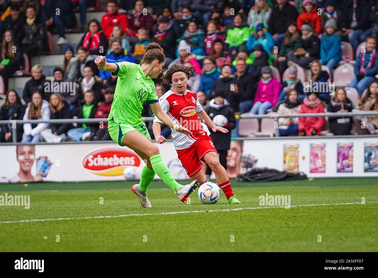 Colonia, Germania, novembre 27th 2022: Ally Gudorf (12 Koeln) va avanti durante il FLYERALARM Frauen-Bundesliga match tra il 1. FC Koeln e VfL Wolfsburg allo stadio Franz-Kremer di Colonia, Germania. (Norina Toenges/SPP) Foto Stock