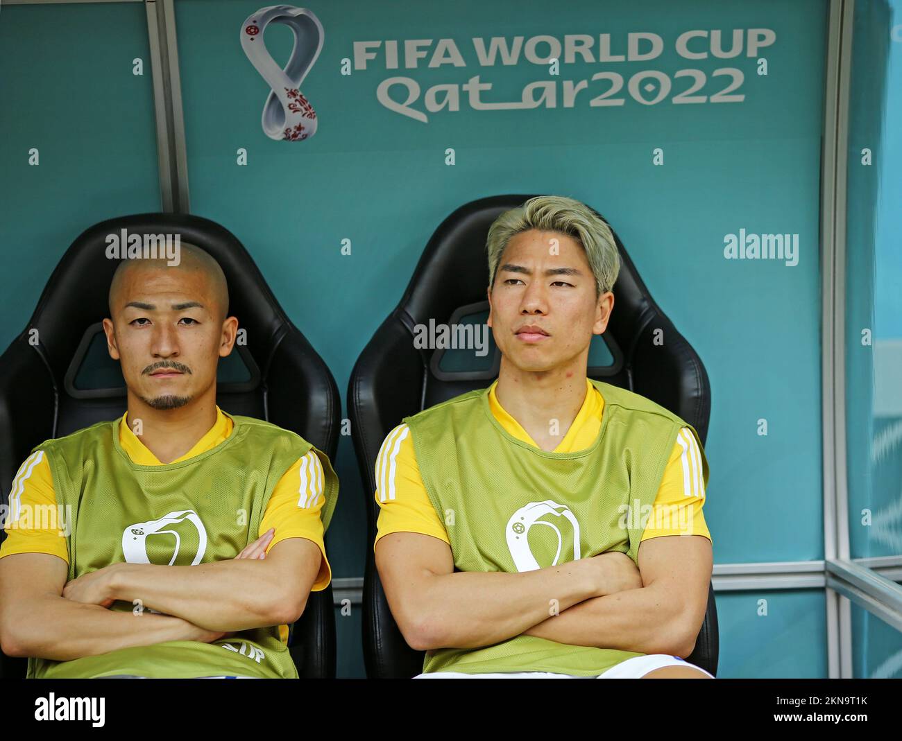 Daizen Maeda e Takuma Asano do Japão durante la partita della Coppa del mondo FIFA Qatar 2022, Gruppo e, tra Giappone e Costa Rica ha giocato allo stadio Ahmed bin Ali il 27 novembre 2022 ad Ar-Rayyan, Qatar. (Foto di PRESSIN) Foto Stock