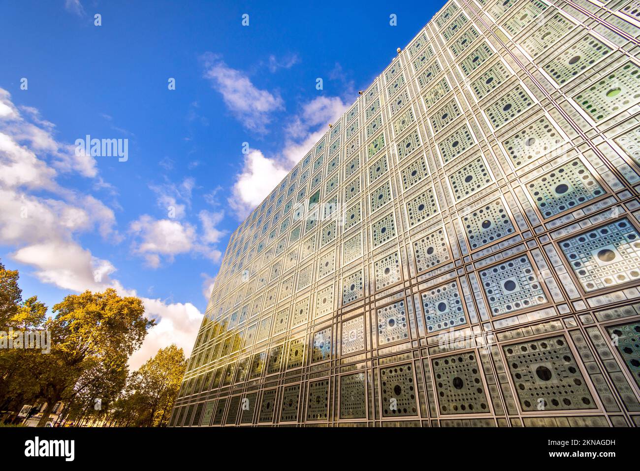 Esterno dell'Institut du Monde Arabe (Istituto del mondo arabo), Parigi, Francia. Foto Stock