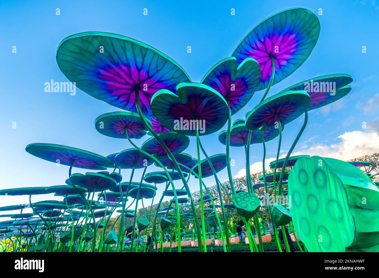Esposizione di piante artificiali giganti e insetti nel Jardin des Plantes, Parigi, Francia. Foto Stock