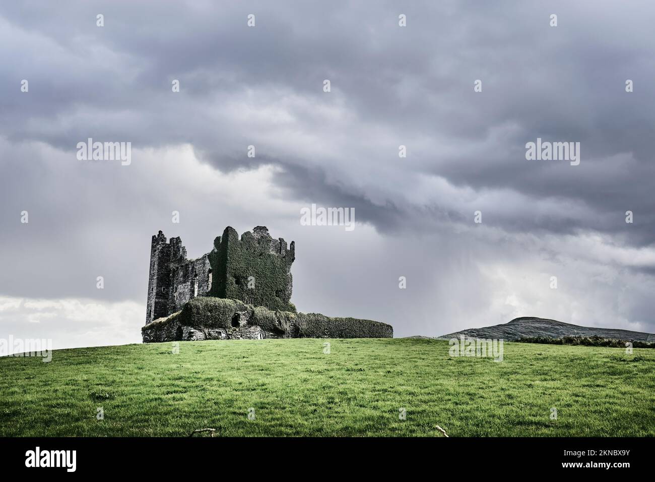 Rovina del castello di Ballycarbery al Ring of Kerry, Contea di Kerry, Repubblica d'Irlanda Foto Stock