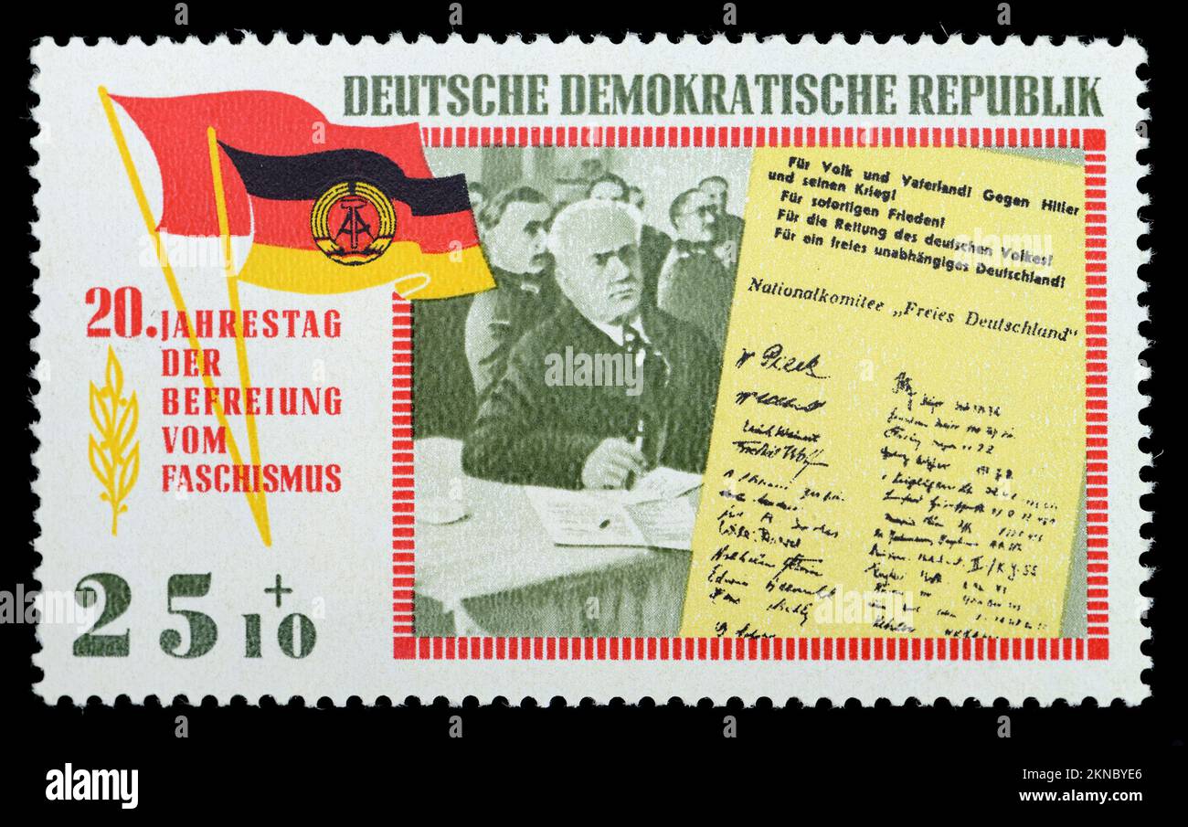 Francobollo tedesco orientale (DDR) (1965) : 20th° anniversario della "libertà dal fascismo" dopo il WW2 - Wilhelm Pieck, Comitato nazionale "Germania libera" Foto Stock