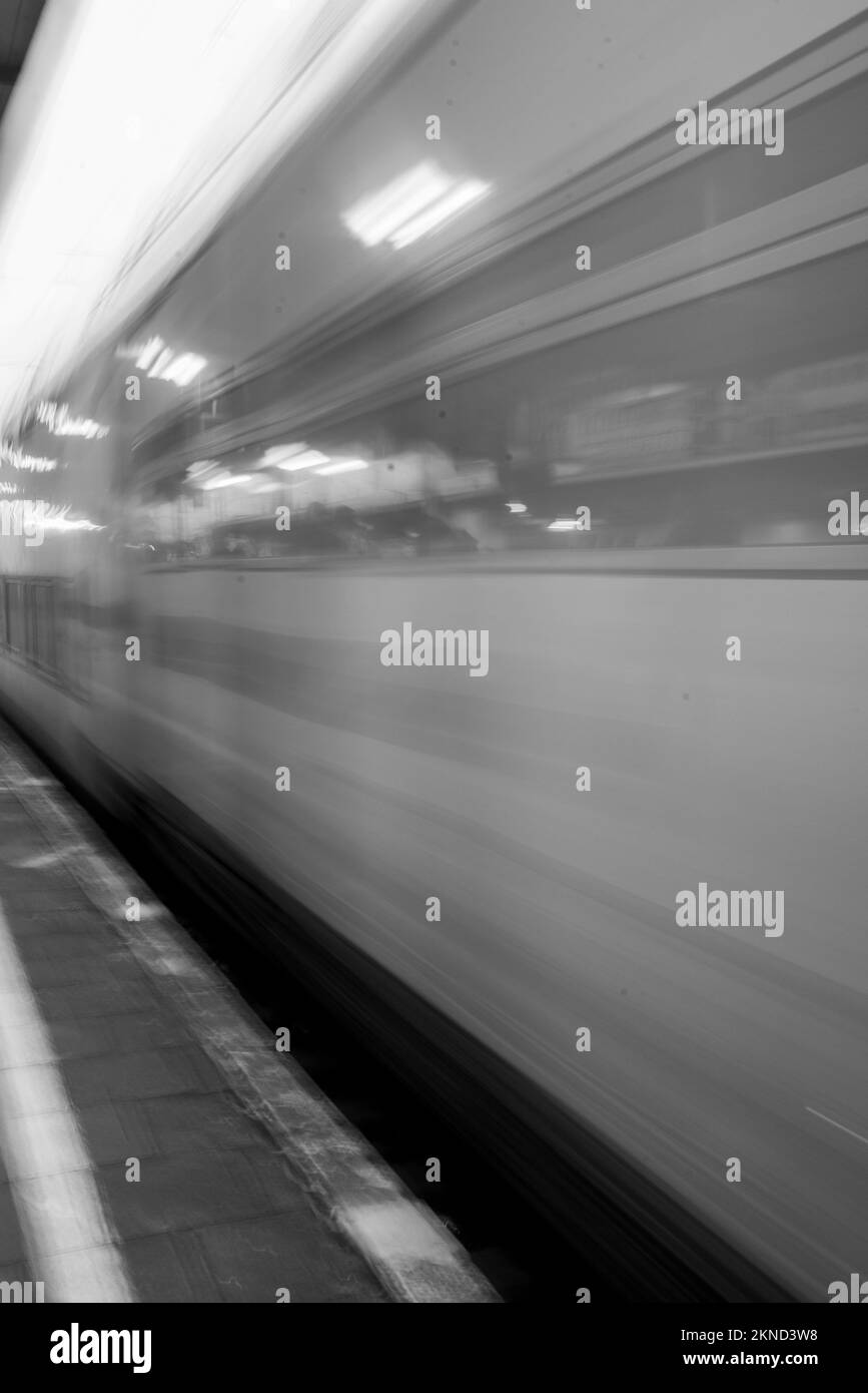 Astratto trasporto di piattaforme ferroviarie, Bruxelles Belgio Foto Stock