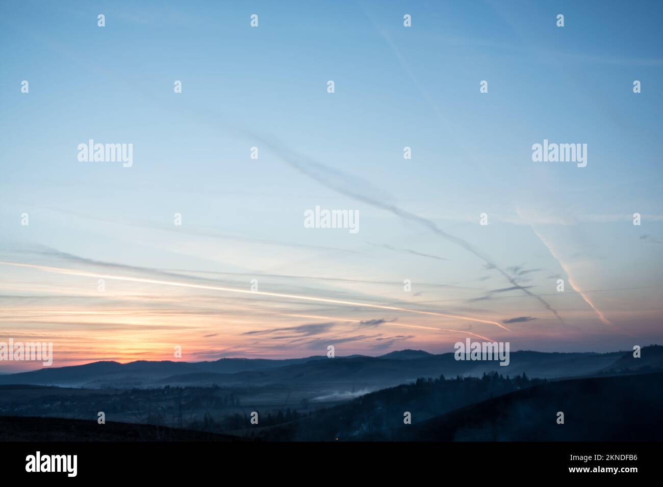 Cielo spettacolare al tramonto, paesaggio nuvoloso Foto Stock