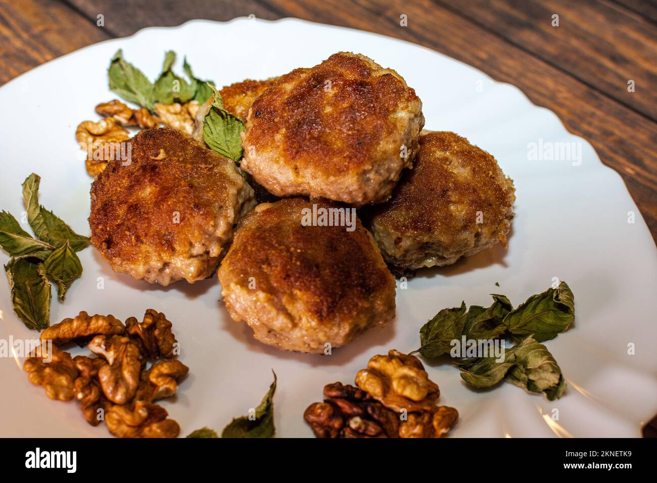Braciole di maiale tritate fritte in padella. Foto Stock