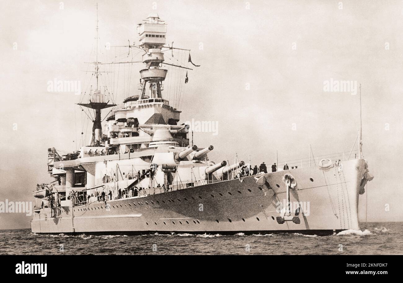 Battlecruiser britannico, H.M.S. Repulse, fu affondata dai bombardieri giapponesi, il 10 dicembre 1941. Da navi da guerra britanniche della Royal Navy, pubblicato nel 1940. Foto Stock