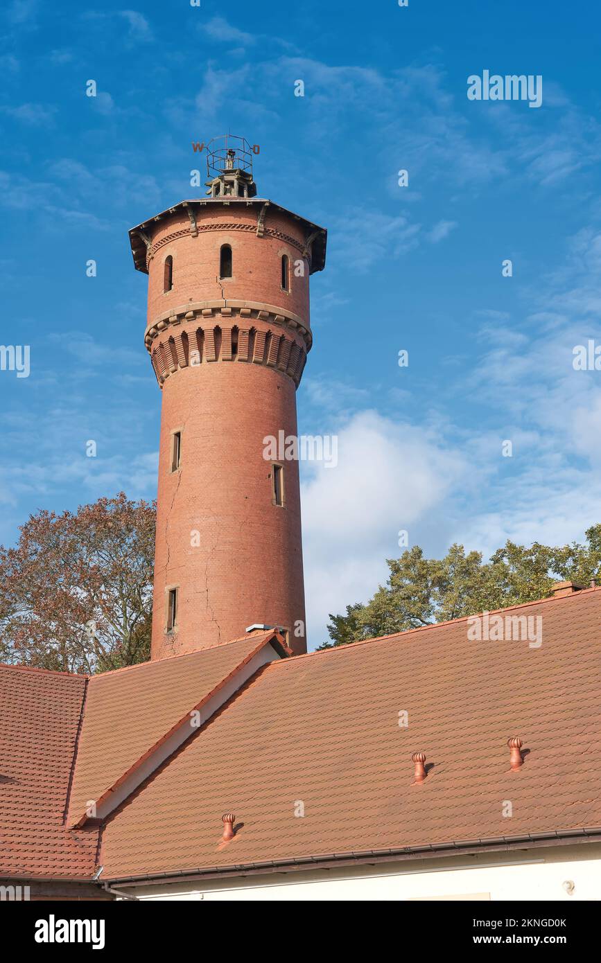 La Torre Comunale Wieża Ciśnień acqua dal 1898 vicino al porto della città di Swinoujscie in Polonia Foto Stock