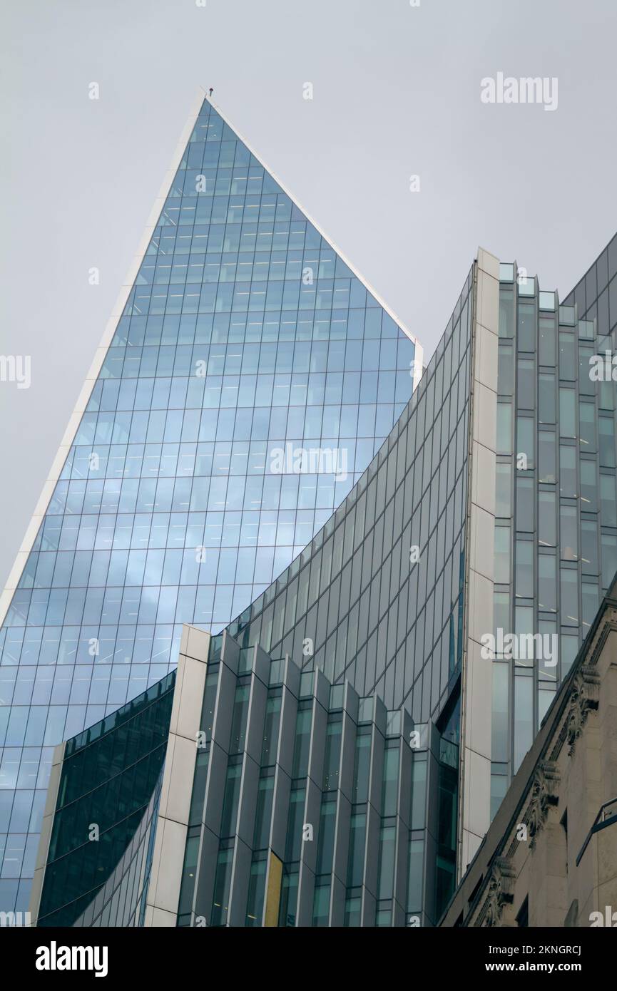 In cima allo Scalpel Skyscraper sopra altri edifici di uffici nella City of London Financial Area, Londra UK Foto Stock