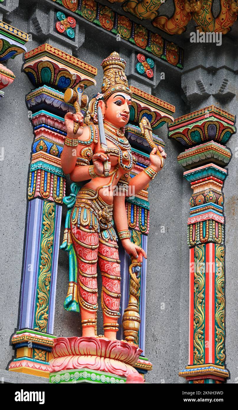 La scultura e le statue di Kali, Lakshmi - Dea indù, Dea Lakshmi ( Uma Devi ) sculture statue al tempio indù di bangkok. Foto Stock