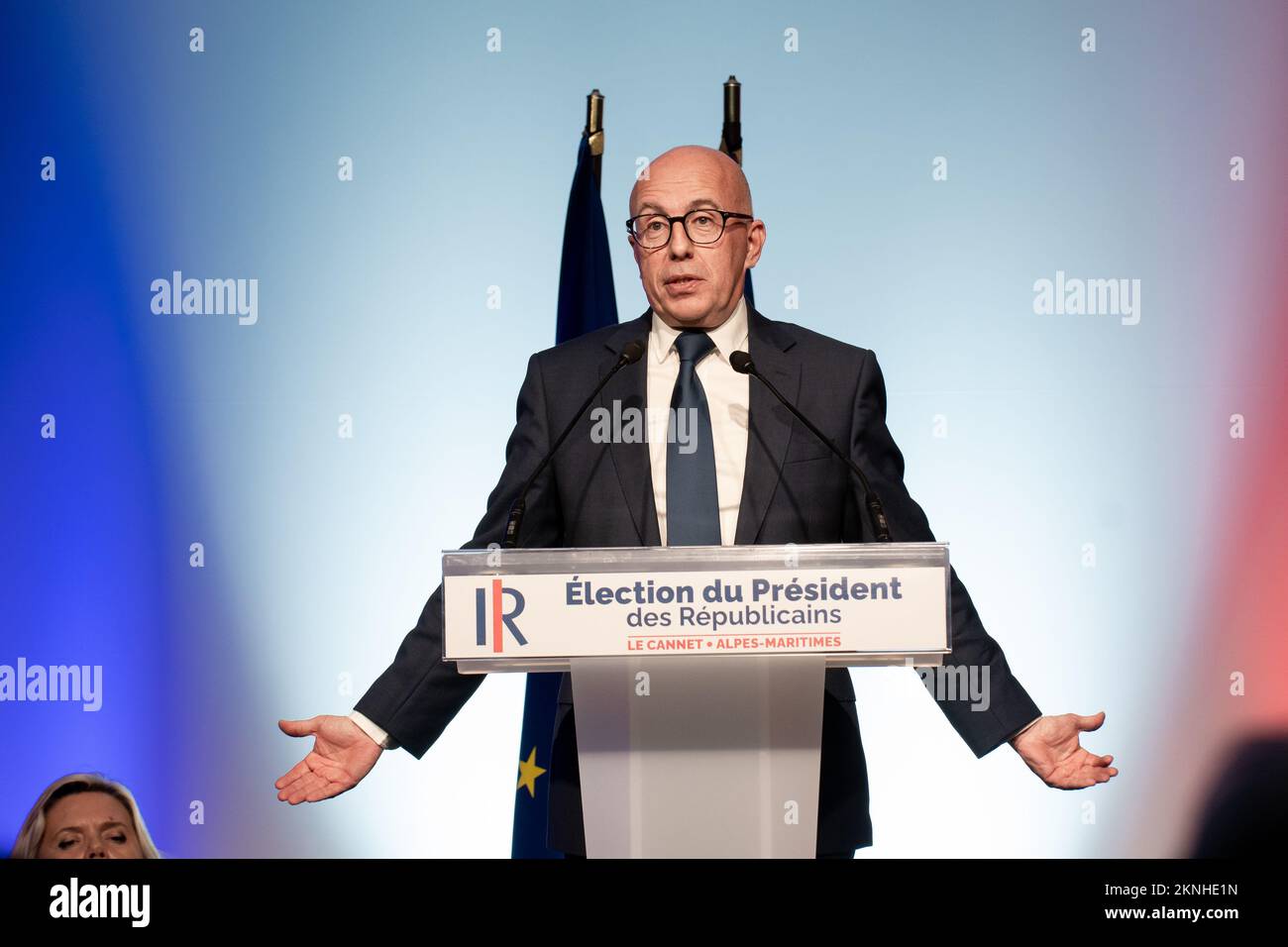 Le Cannet, Francia. 27th Nov 2022. Eric Ciotti tiene il suo discorso durante la riunione. Eric Ciotti partecipa a una riunione pubblica a le Cannet (Alpes-Maritimes) per promuovere la sua candidatura alla presidenza del partito di destra Les Republicains (LR). La votazione dei membri si svolgerà nel fine settimana del 4 e 5 dicembre 2022. Credit: SOPA Images Limited/Alamy Live News Foto Stock