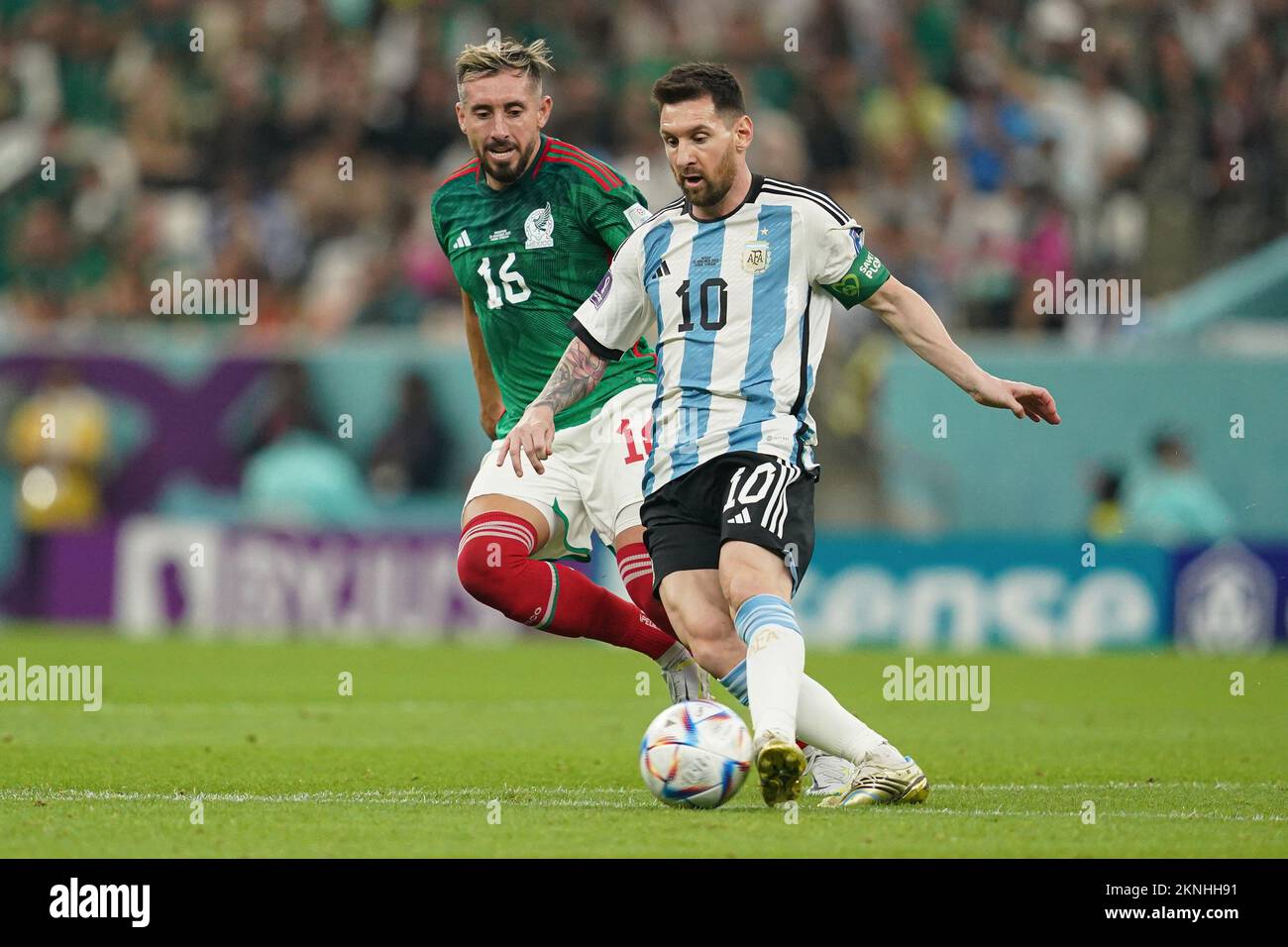 LUSAIL, QATAR - 26 NOVEMBRE: Giocatore di Argentina Lionel messi passa la palla durante la Coppa del mondo FIFA Qatar 2022 gruppo C partita tra Argentina e Messico al Lusail Stadium il 26 novembre 2022 a Lusail, Qatar. (Foto di Florencia Tan Jun/PxImages) Foto Stock
