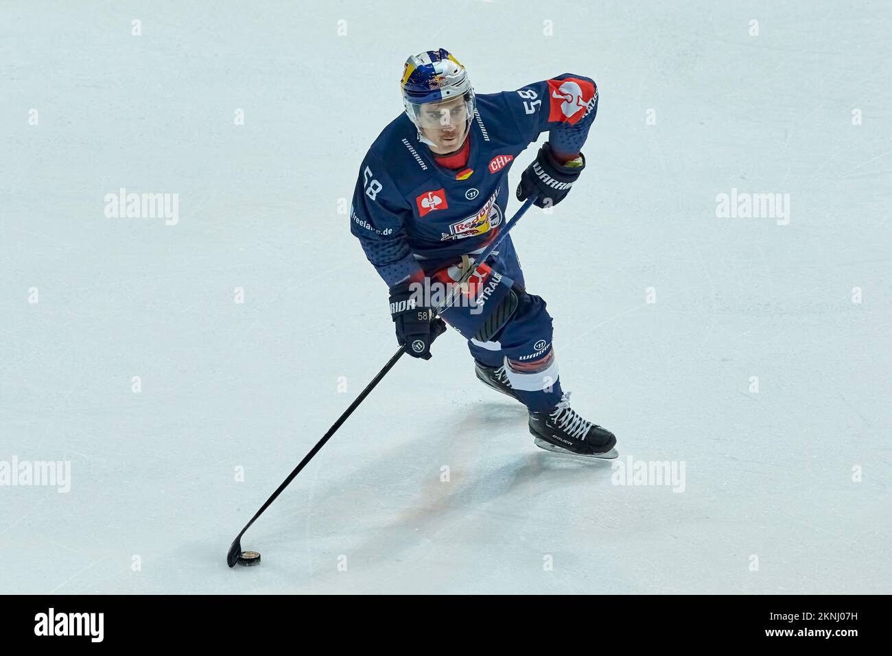 2022/23 Champions Hockey League | RB München vs EV Zug. McKIERNAN Ryan (Red Bull München RBM58) Foto Stock