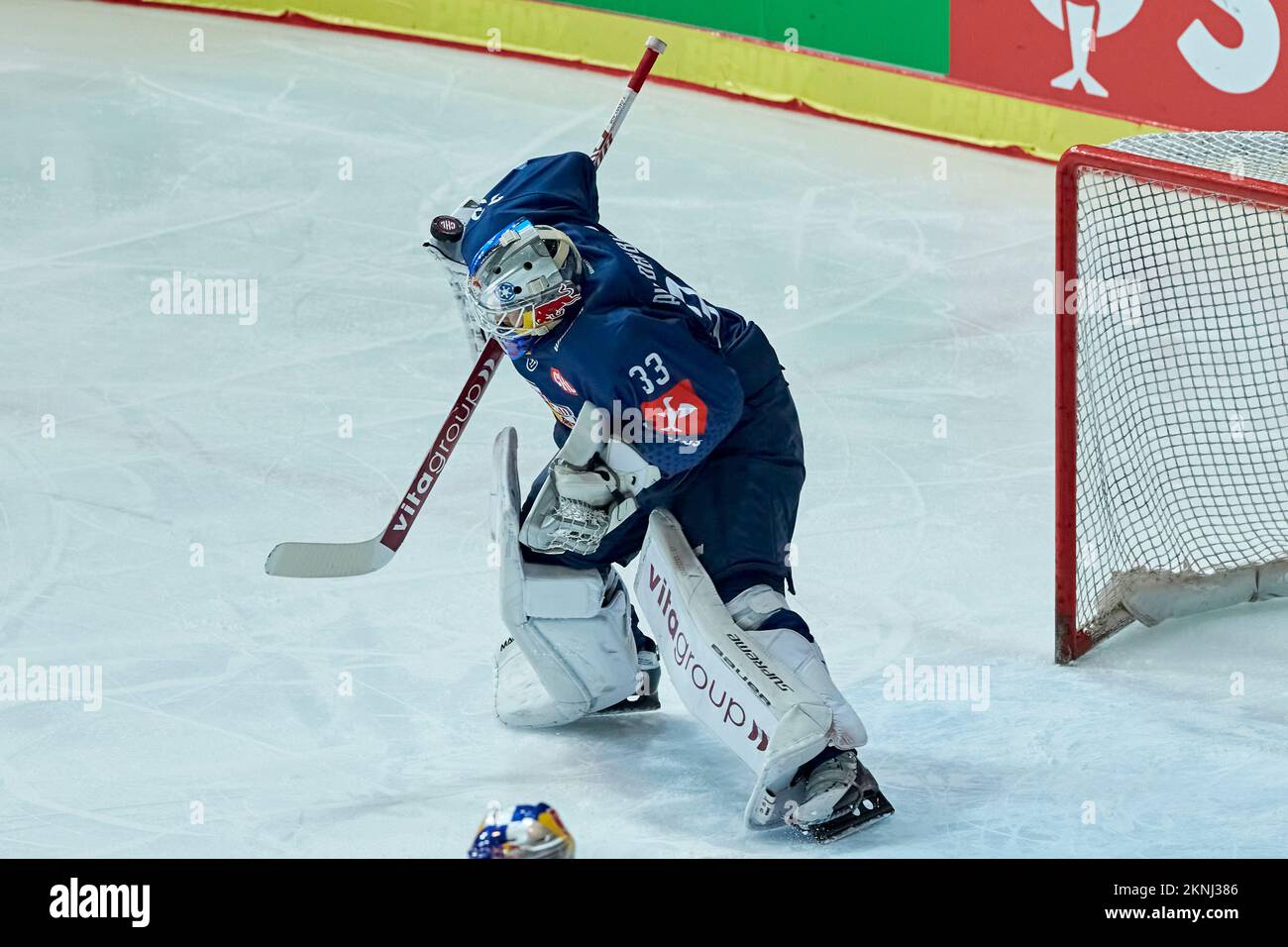 2022/23 Champions Hockey League | RB München vs EV Zug. BIRKEN aus den Danny (RB München RBM33) Foto Stock