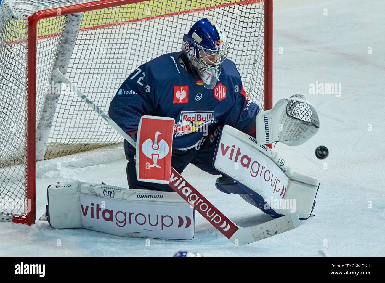 2022/23 Champions Hockey League | RB München vs EV Zug. ALLAVENA Daniel (Red Bull München RBM72) Foto Stock