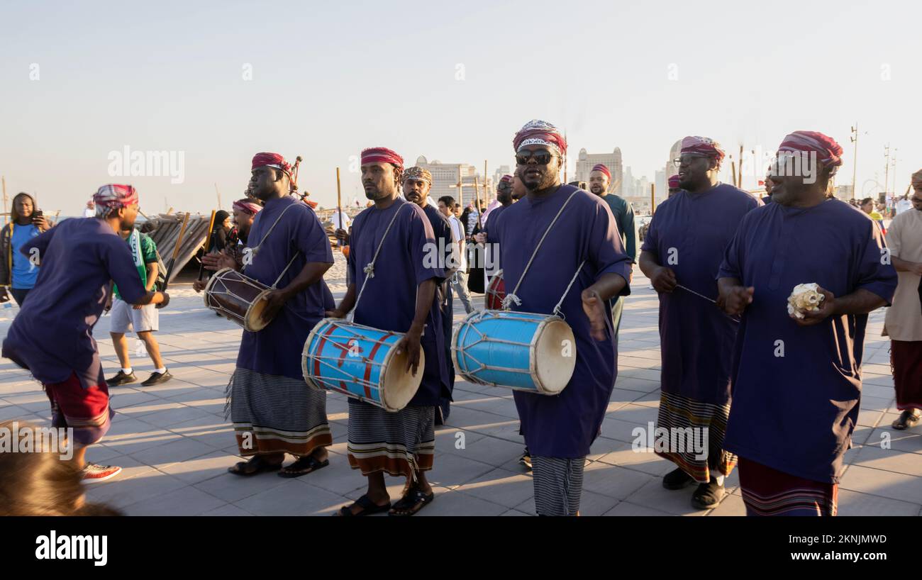 Il Katara International Dhow Festival è un festival culturale annuale ispirato al ricco patrimonio marittimo del Qatar Doha Qatar 01-12-2022 Foto Stock