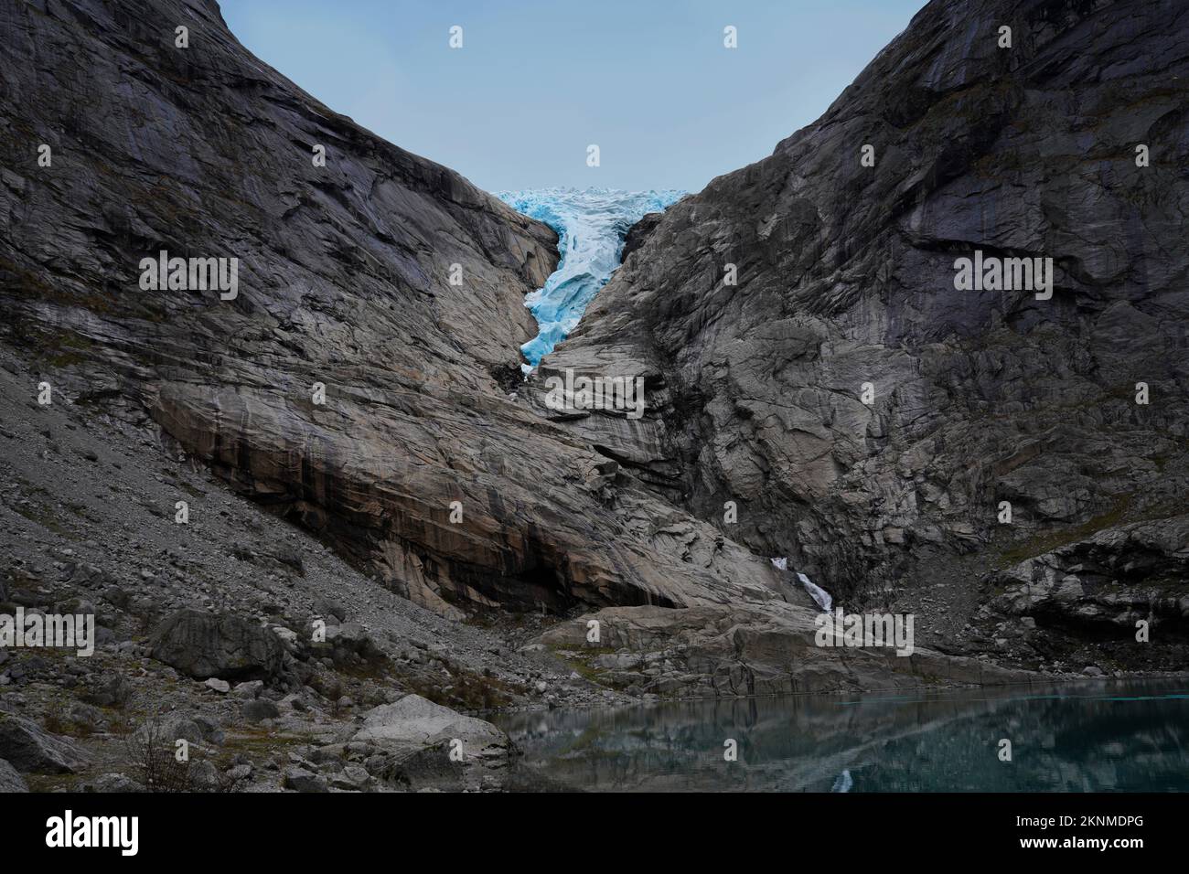 Briksdalsbreen, il ghiacciaio di Briksdal all'interno del Parco Nazionale di Jostedalsbreen, Vestland Norvegia, ottobre 2022 Foto Stock