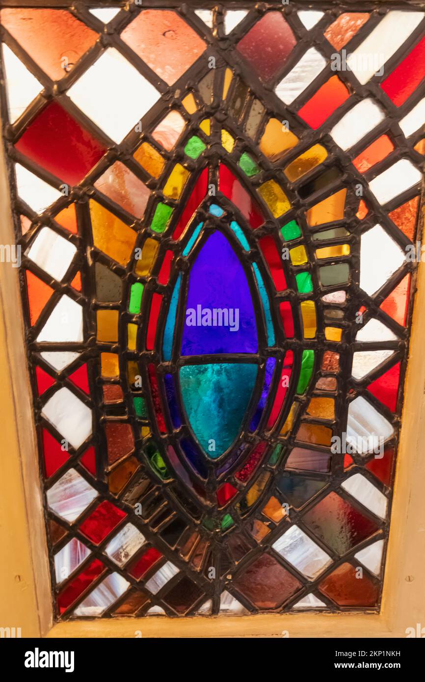 Inghilterra, East Sussex, Firle, West Firle, Charleston House, La casa di Vanessa Bell e Duncan Grant, Stained Glass Artwork Foto Stock