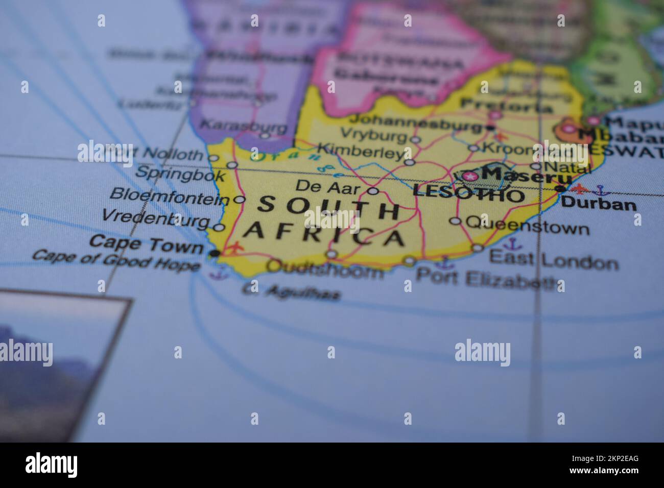 Sudafrica concetto di viaggio Paese Nome sulla mappa del mondo politico molto Macro primo piano Visualizza fotografia d'archivio Foto Stock