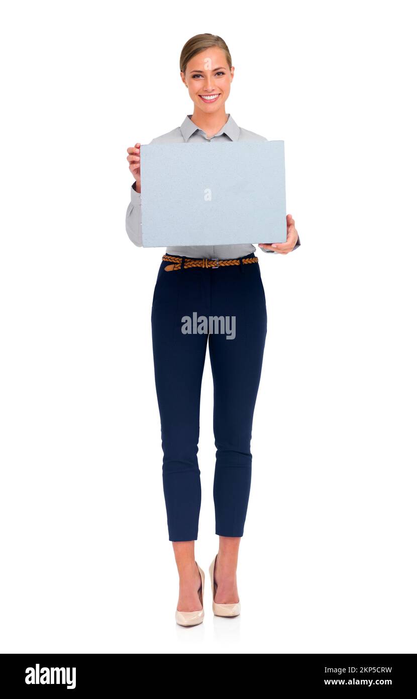 Non dà mai il cattivo consiglio. Foto da studio di una giovane e attraente donna d'affari con un cartello bianco. Foto Stock