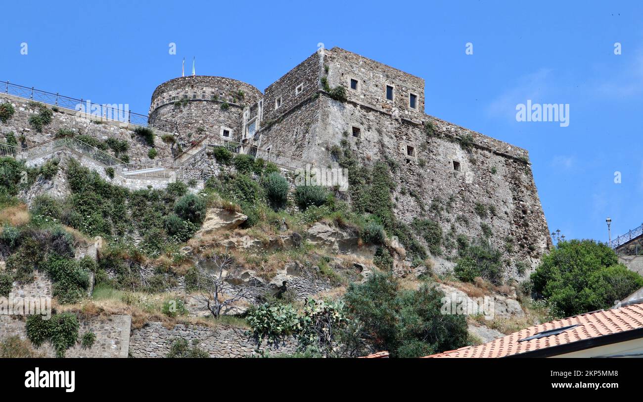 Pizzo Calabro - Castello Murat dal Lungomare Colombo Foto Stock
