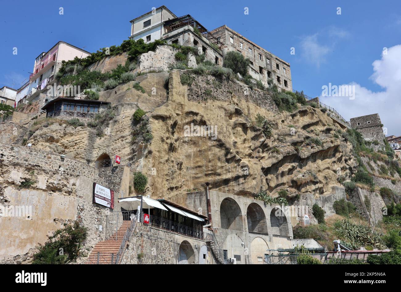 Pizzo Calabro - Scorcio panoramico del borgo dal molo Foto Stock