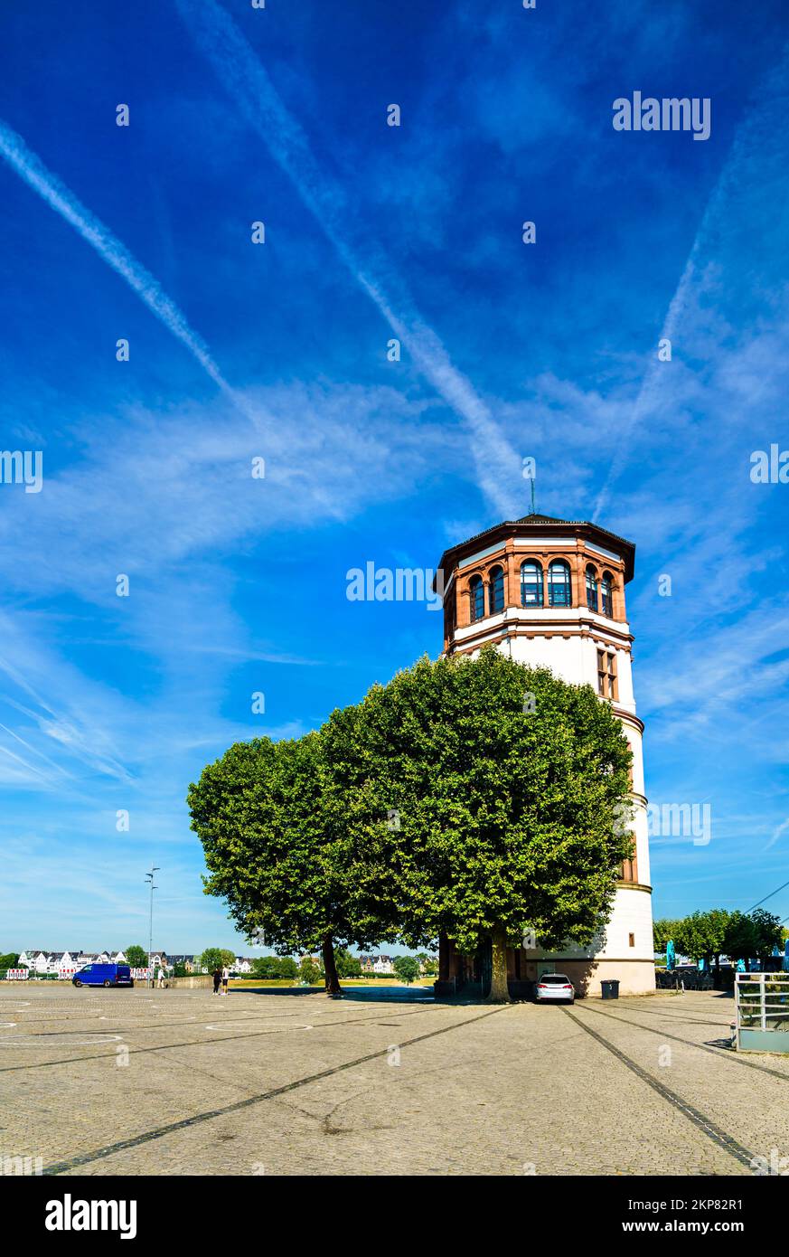 Schlossturm Castle Tower nel centro storico di Dusseldorf, nella Renania settentrionale-Vestfalia, Germania Foto Stock