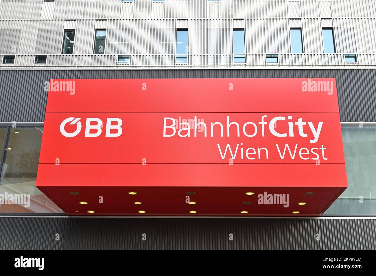 Vienna, Austria. 28th Nov 2022. Sciopero ferroviario in Austria. Da lunedì, mezzanotte, tutti i treni sono stati cancellati a causa dello sciopero. Credit: Franz PERC/Alamy Live News Foto Stock