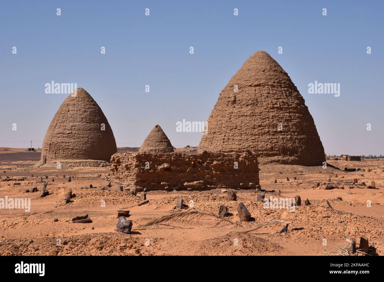 Vecchi templi di Dongola, Sudan, in una giornata di sole. Foto Stock