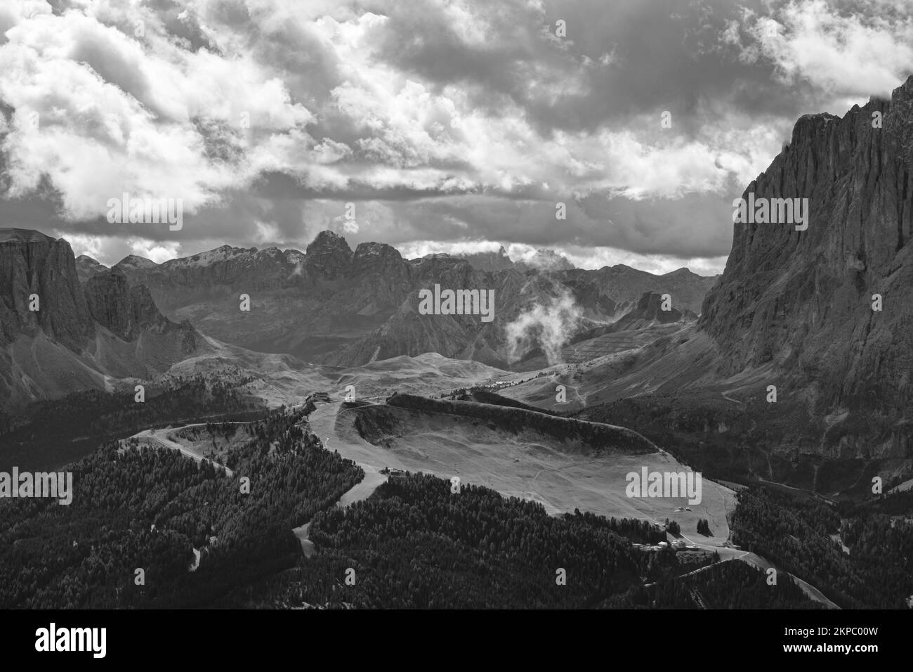 Vista panoramica mozzafiato sul monte Seceda nelle Alpi Dolomiti, Alto Adige, Italia Foto Stock