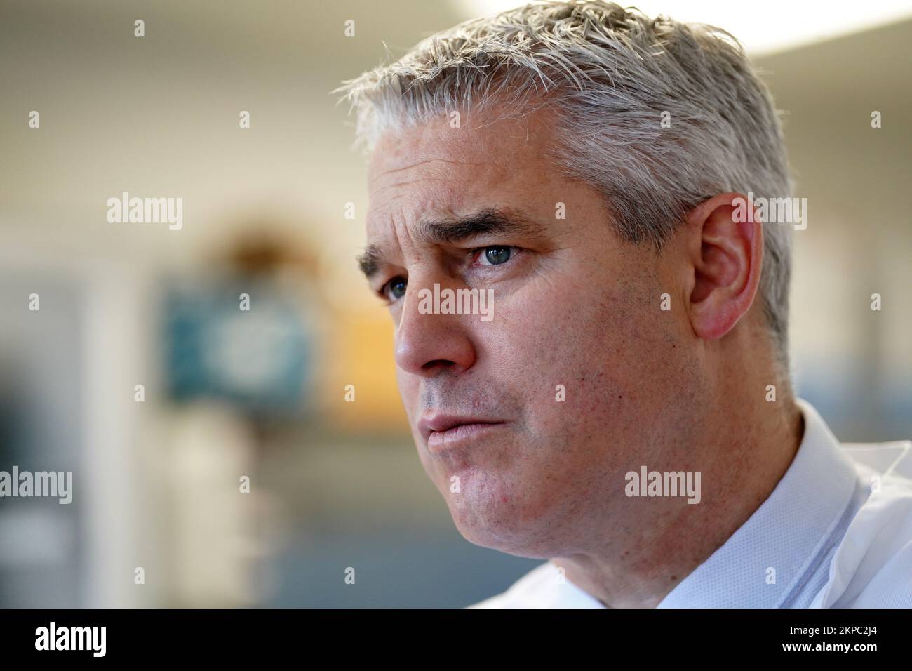 Il Segretario della Salute Steve Barclay al Ralph Lauren Centre for Breast Cancer Research durante una visita al Royal Marsden Hospital di Londra. Data immagine: Lunedì 28 novembre 2022. Foto Stock