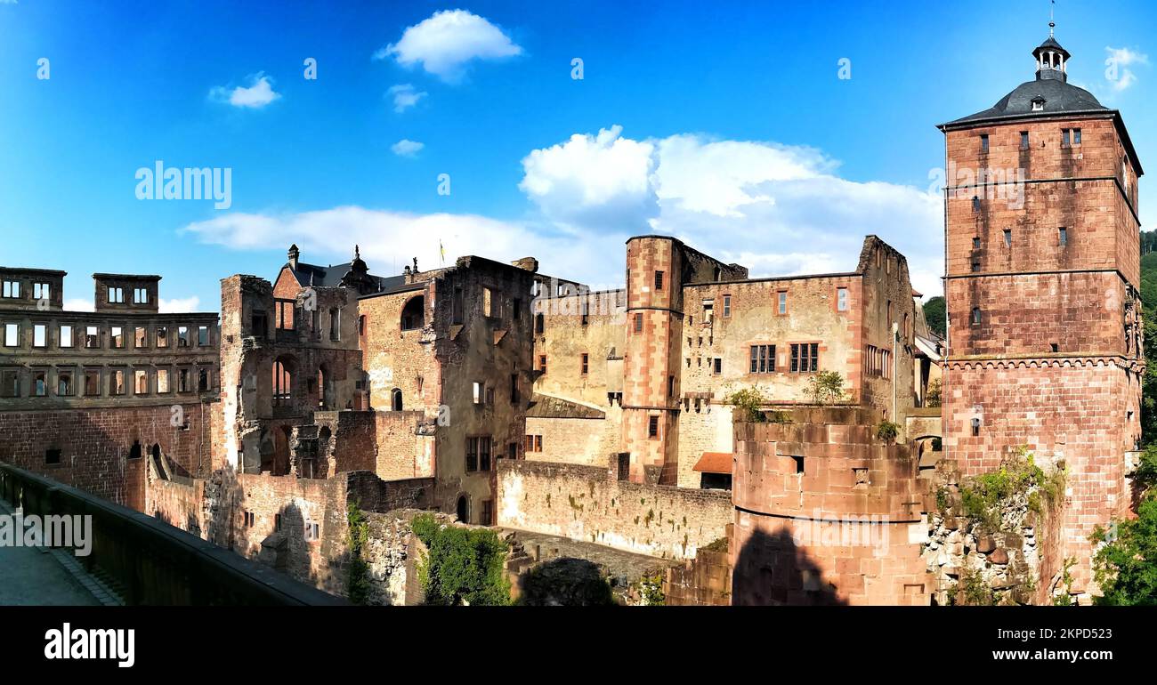 Il maestoso Palazzo di Heidelberg in una giornata di sole Foto Stock