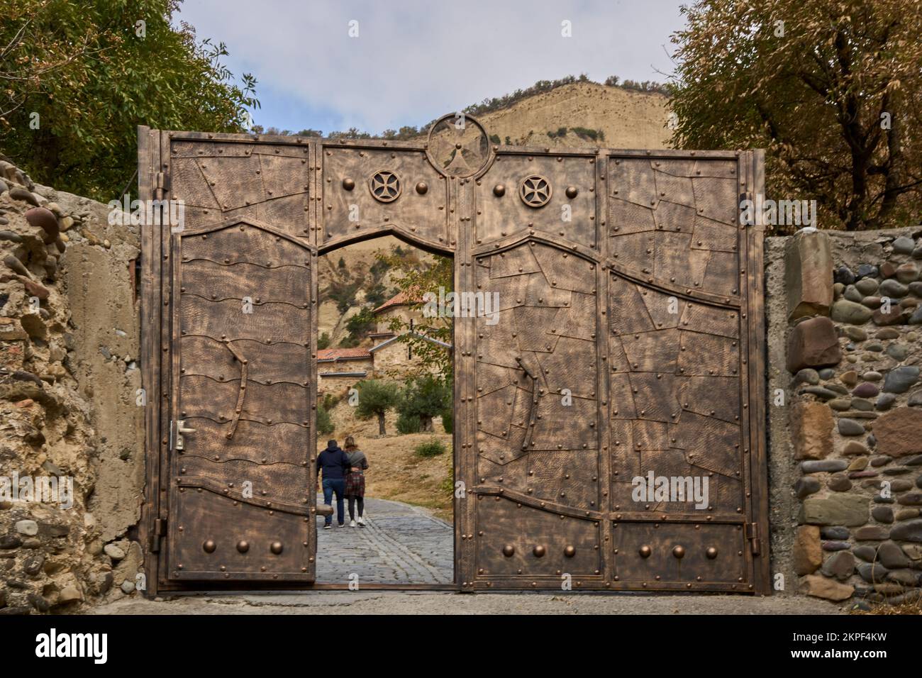 Eingangstor zu dem Shiomghwime Kloster, Schiomghwime Kloster, Shio-Mgvime Kloster, Klosterkomplex nahe Mtskheta, Region Mzcheta-Mtianeti, Georgien Foto Stock