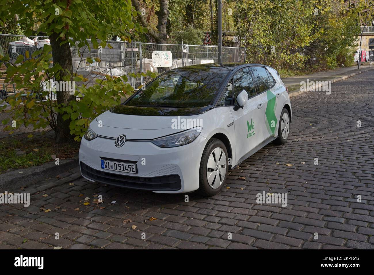 A We Share, veicolo elettrico per il car sharing a Berlino, Germania, novembre 2022 Foto Stock