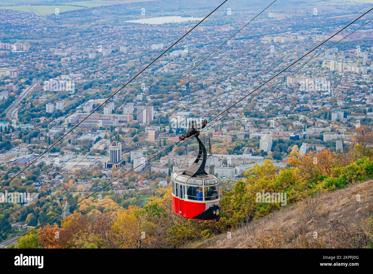 Pyatigorsk, Russia. Ottobre 24, 2022. Funivia vintage. Funivia fino alla cima del Monte Beshtau, acque minerali caucasiche. Gita ai punti panoramici in montagna. Foto Stock