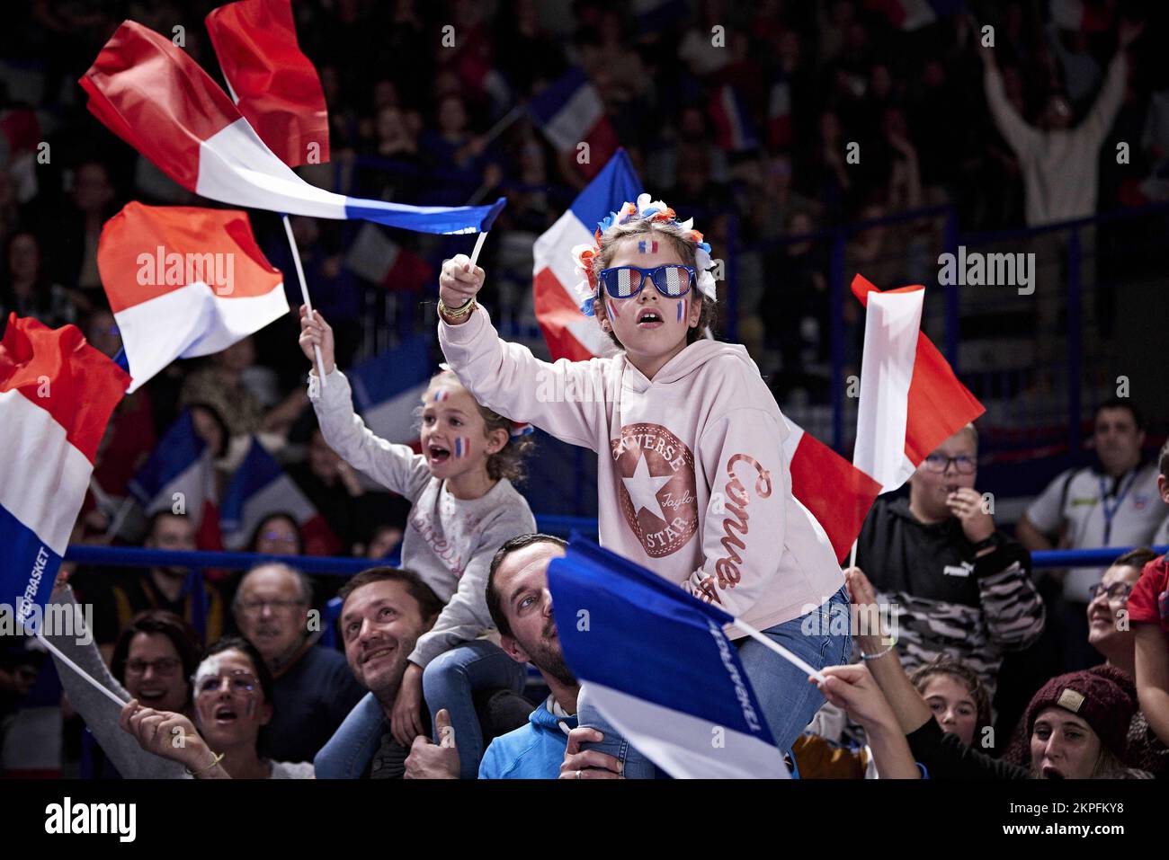 Tifosi francesi durante la FIBA Women's EuroBasket 2023, qualificatori Gruppo B, partita di pallacanestro tra Francia e Ucraina il 27 novembre 2022 a Halle Andre Vacheresse a Roanne, Francia - Foto: Ann-dee Lamour/DPPI/LiveMedia Foto Stock