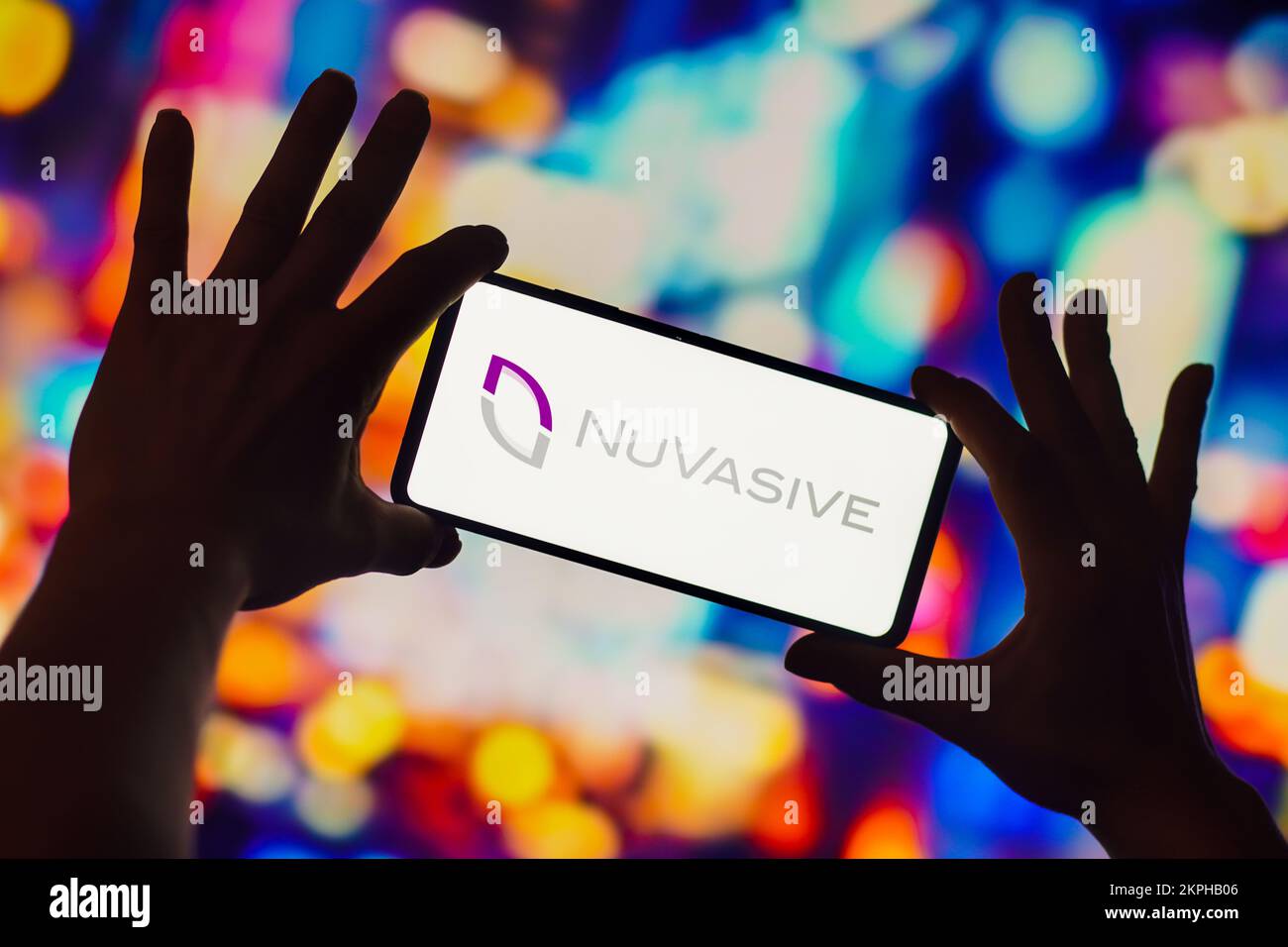 Brasile. 28th Nov 2022. In questa illustrazione, il logo NuVasive viene visualizzato sullo schermo dello smartphone. Credit: SOPA Images Limited/Alamy Live News Foto Stock