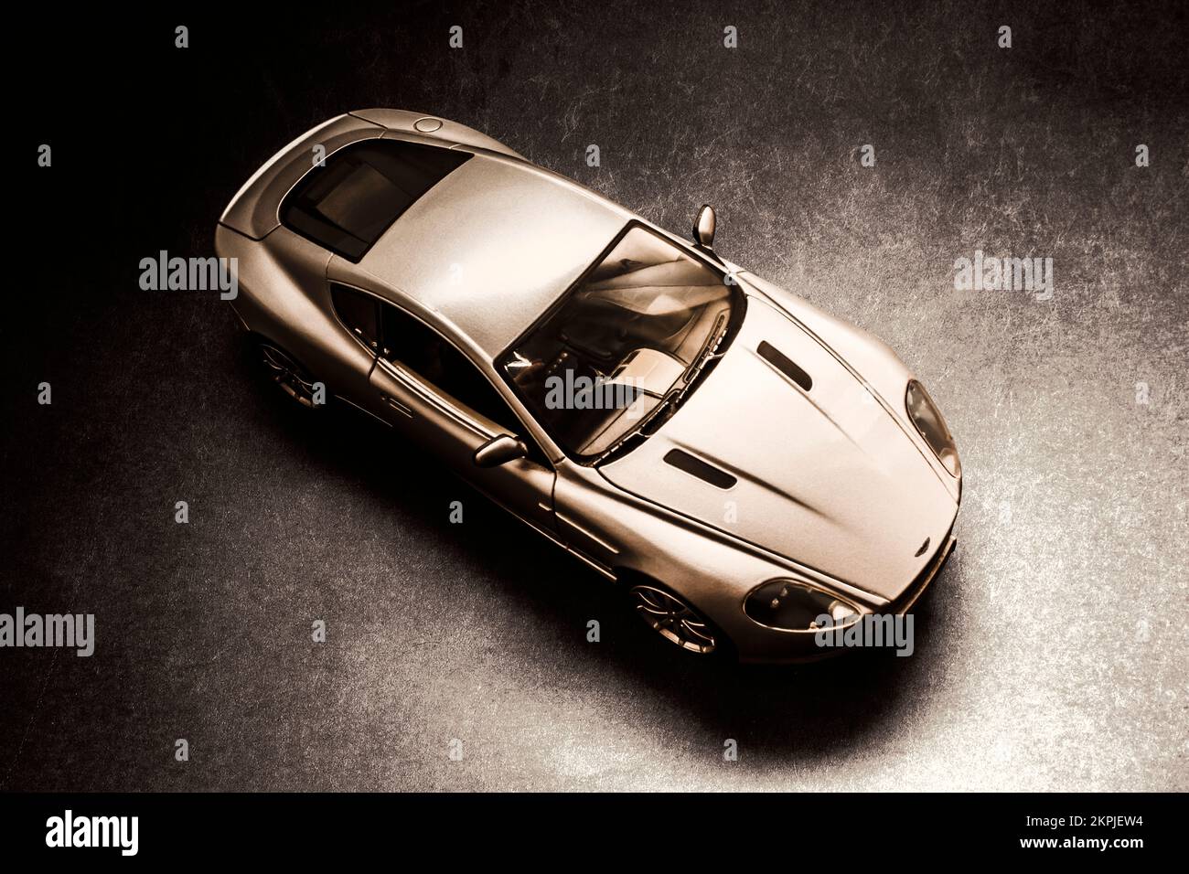 Still life Street car design su un Aston Martin DB9 in stile showcar. Pista sotterranea Foto Stock