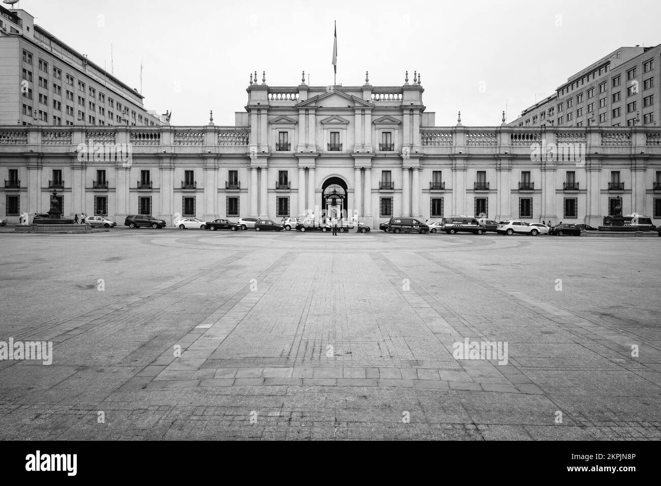 Palacio de la Moneda (Palazzo della Moneda) nel centro di Santiago, Cile in bianco e nero Foto Stock