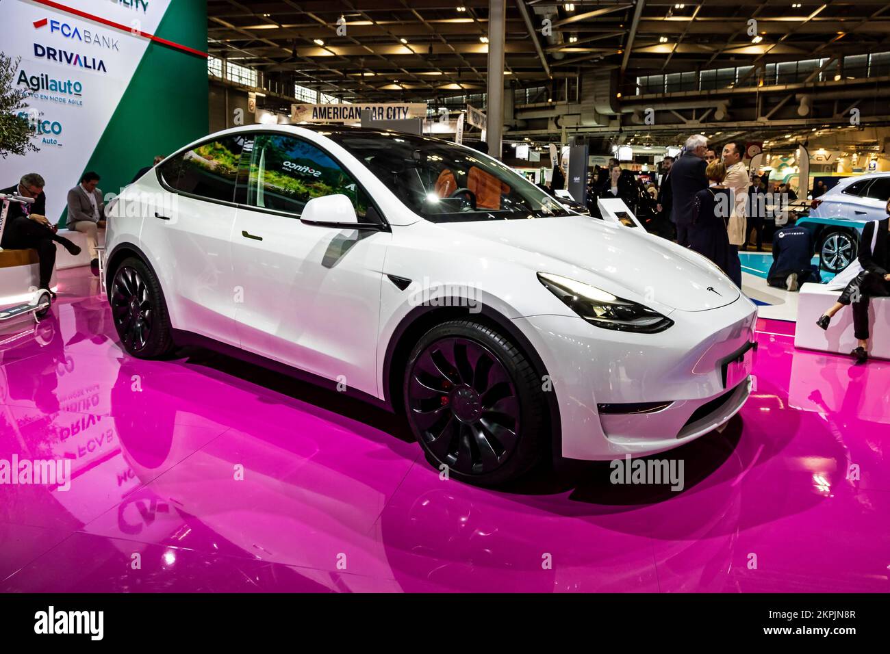 Tesla Model Y SUV completamente elettrico di medie dimensioni presentato al Salone dell'automobile di Parigi, Francia - 17 ottobre 2022. Foto Stock