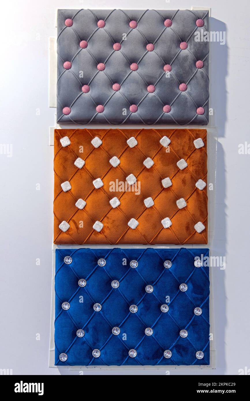 Tre testiere in peluche tufted con cristalli Diamonds bottoni arredamento camera da letto Foto Stock